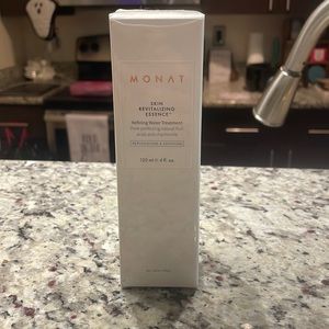 SKIN REVIATLIZING ESSENCE /WATER TREATMENT / NWT (IN PACKAGING) - BRAND / MONAT